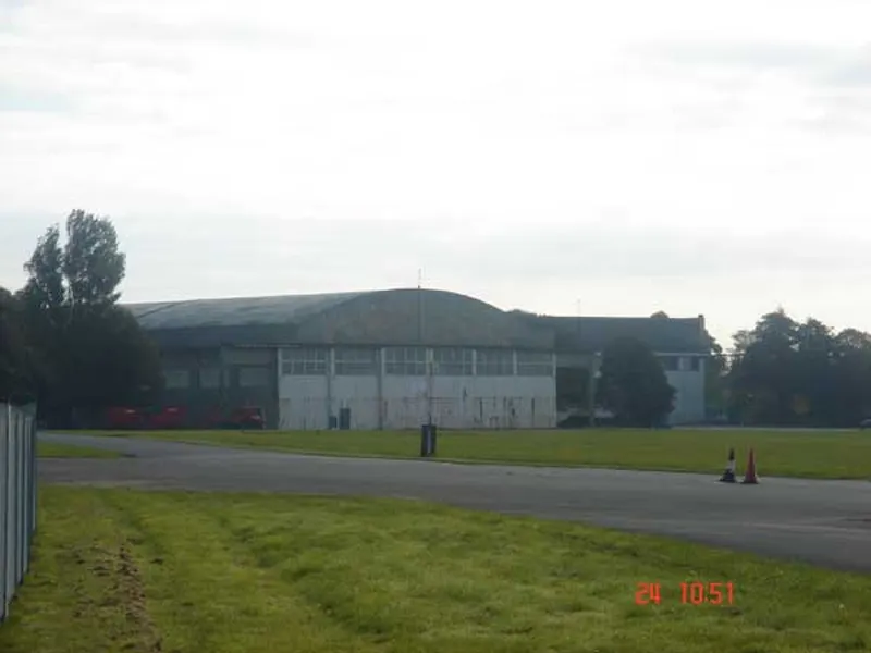 Small airport in Kemble, P562 (photo 13)