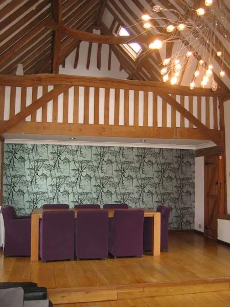 Wallpaper at Henley converted barn, L601 (photo 8)