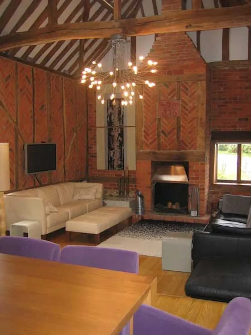 Henley converted barn, L601 (photo 2)