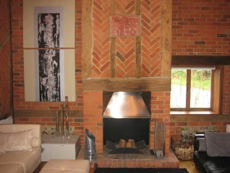 Henley converted barn, L601 (photo 4)
