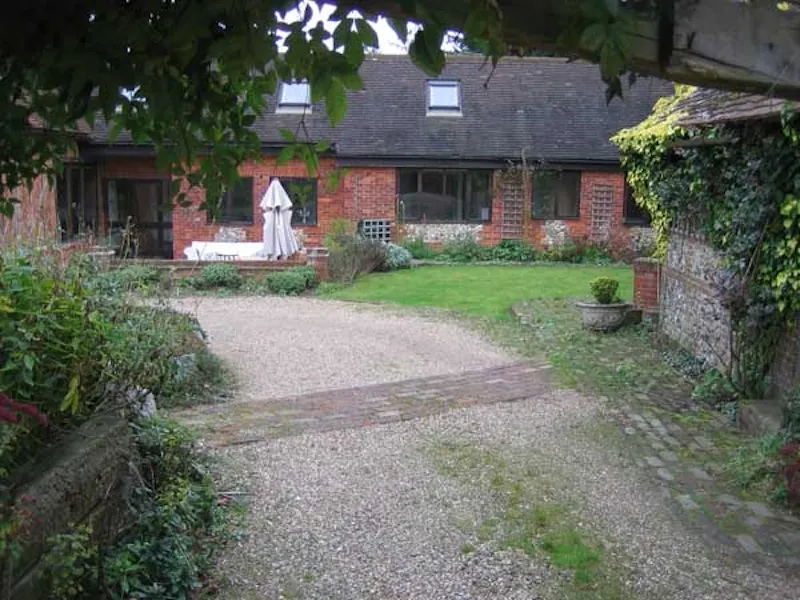 Driveway at Henley converted barn, L601 (photo 29)