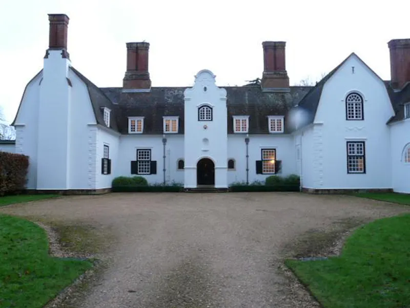 Driveway at Colonial Southampton house, D1957 (photo 2)