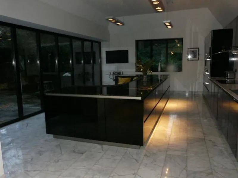 Kitchen island at Colonial Southampton house, D1957 (photo 29)