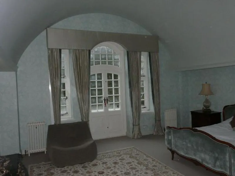 Bedroom at Colonial Southampton house, D1957 (photo 45)