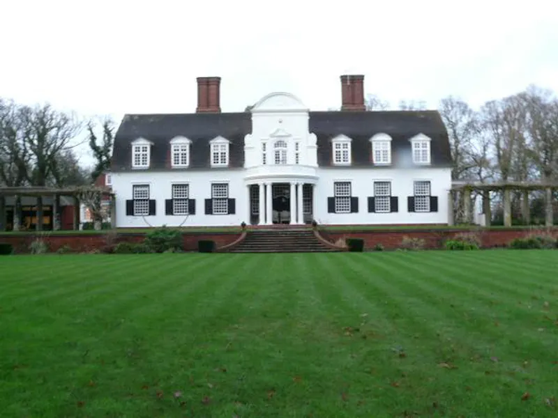 Garden at Colonial Southampton house, D1957 (photo 75)