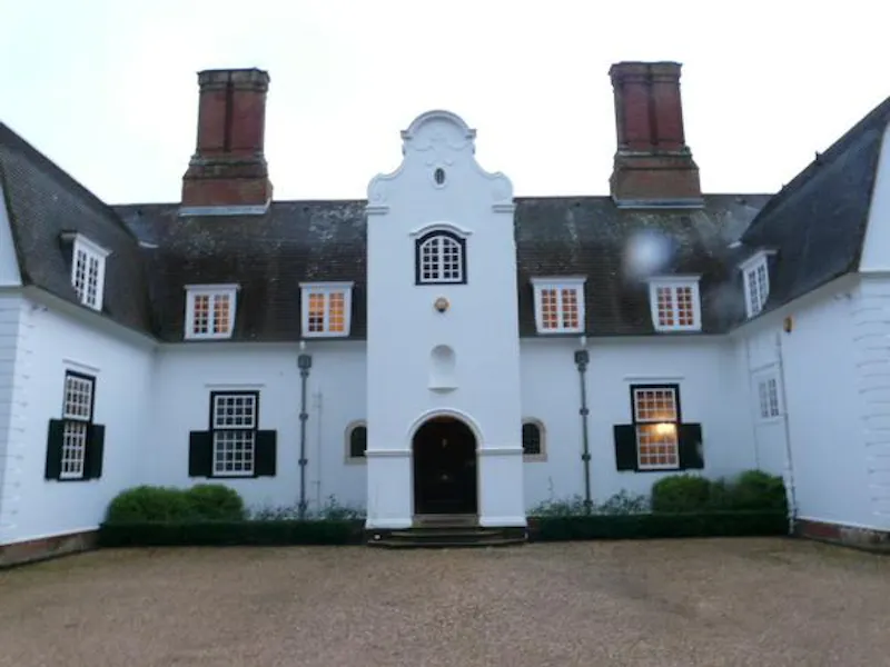 Courtyard at Colonial Southampton house, D1957 (photo 77)