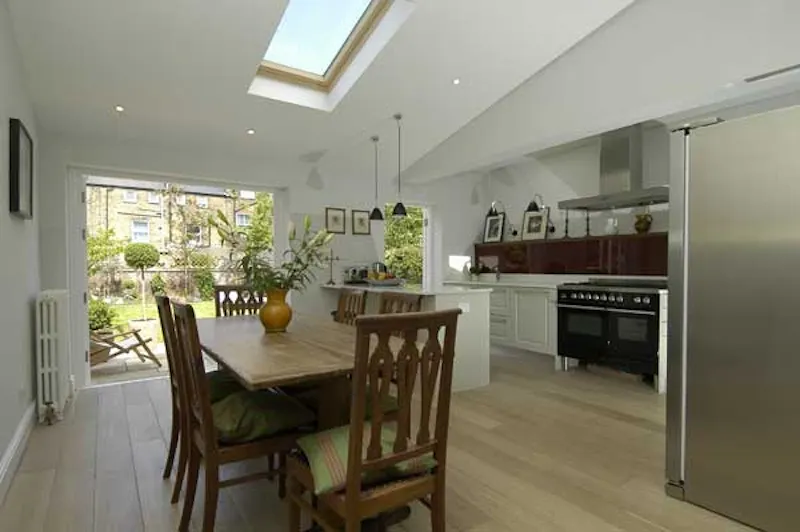 Dining room at Tooting Edwardian stills house , B1470 (photo 5)