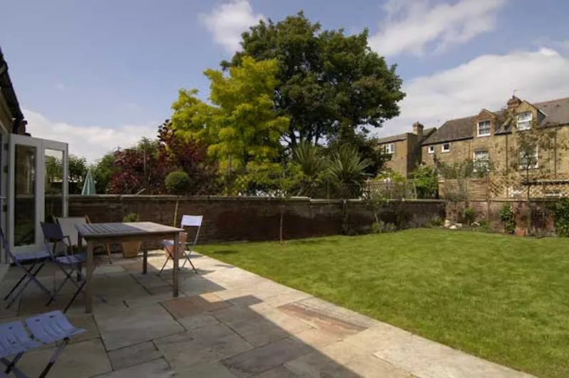 Terrace/Patio at Tooting Edwardian stills house , B1470 (photo 14)