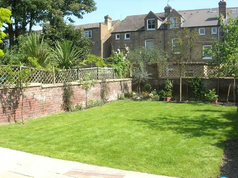 Garden at Tooting Edwardian stills house , B1470 (photo 15)