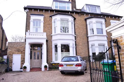 Stylish Barnes family house, B1466
