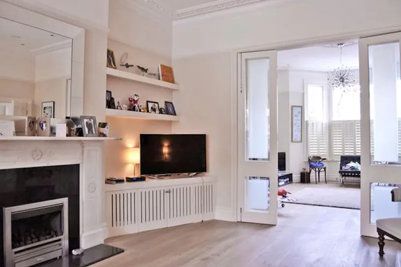 Through drawing room at Stylish Barnes family house, B1466 (photo 14)