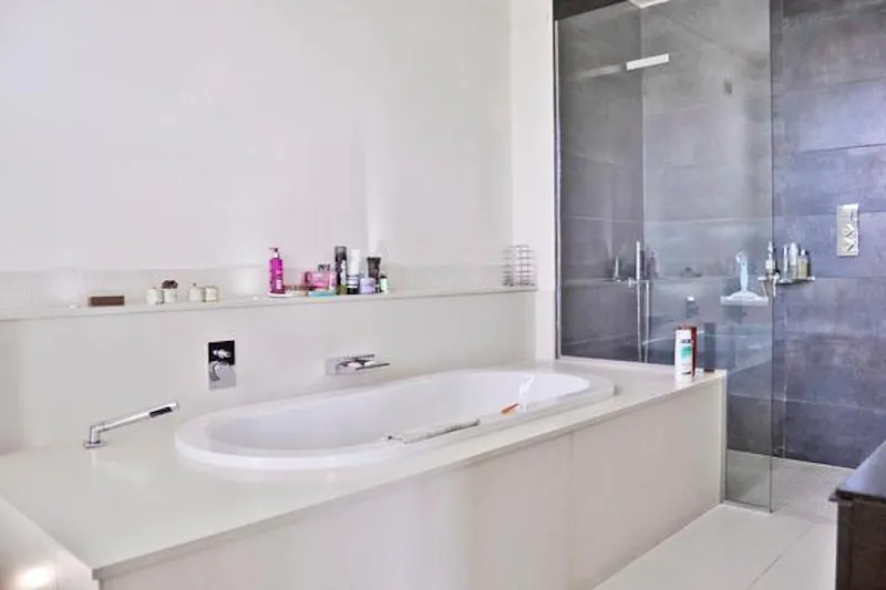 Bathroom at Stylish Barnes family house, B1466 (photo 21)
