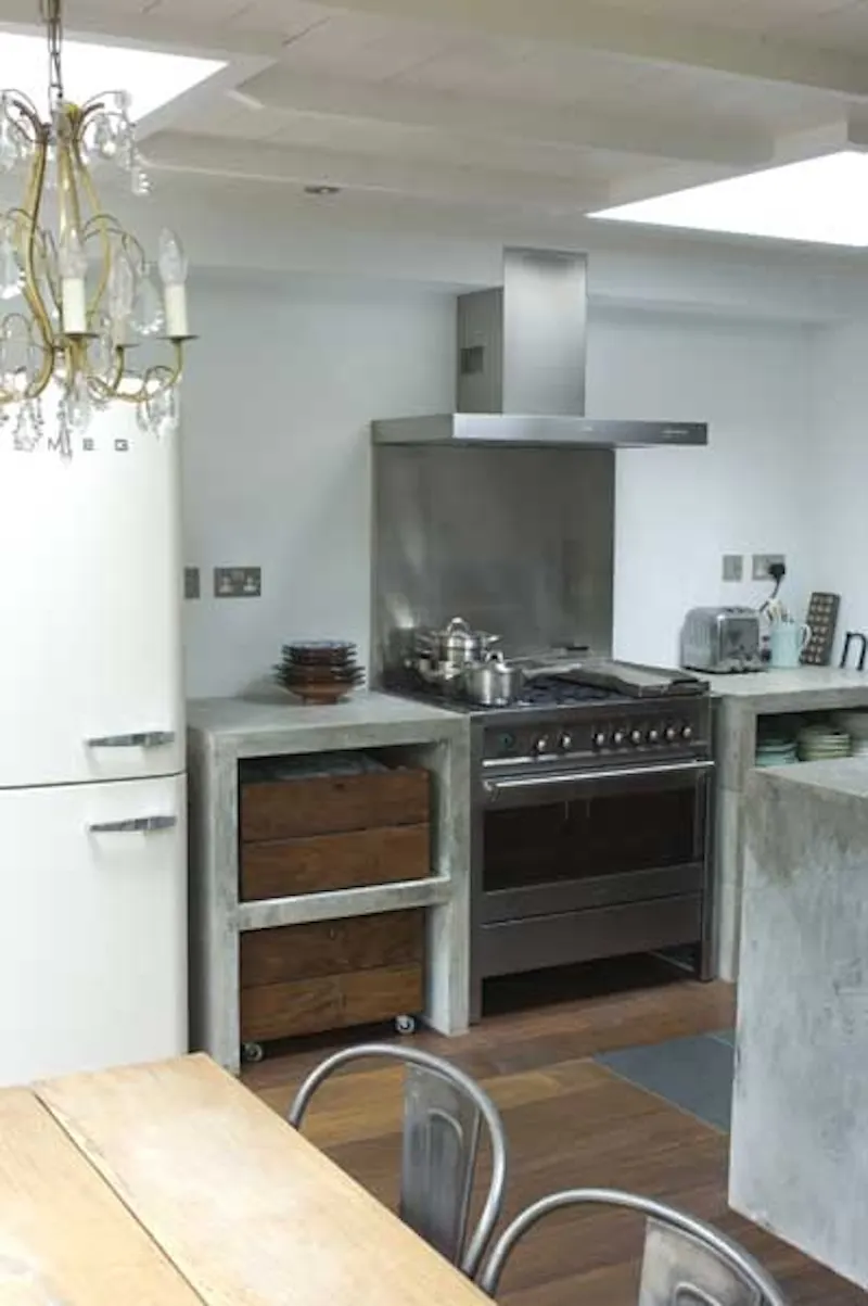 Kitchen at Pretty cottage in Dulwich, C783 (photo 8)