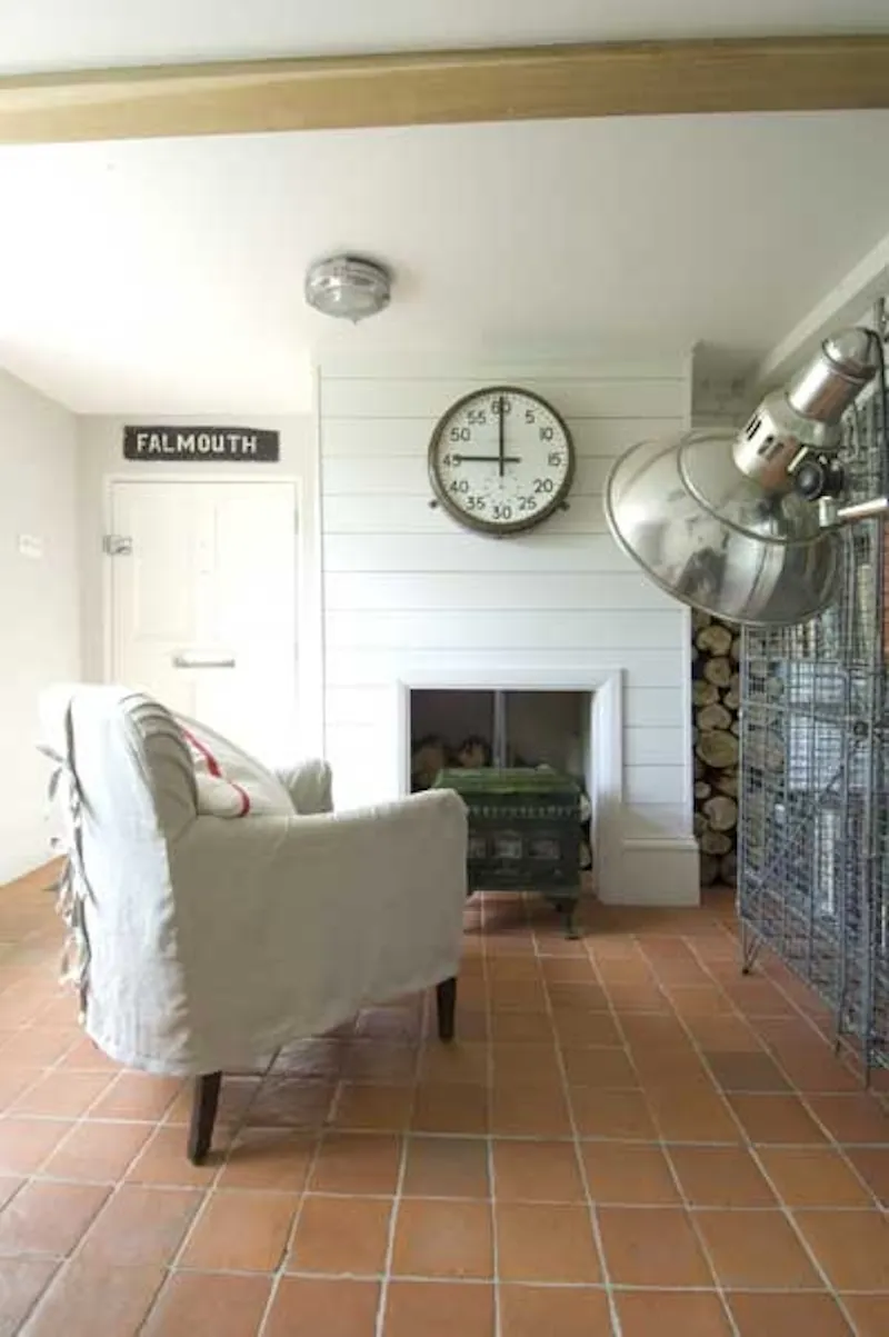 Fireplace at Pretty cottage in Dulwich, C783 (photo 11)