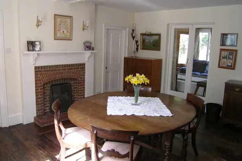 Dining room at Princes Risborough farmhouse, B1464 (photo 5)