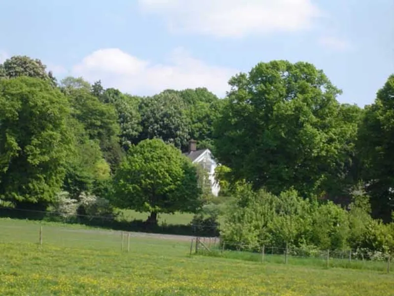Countryside at Princes Risborough farmhouse, B1464 (photo 16)