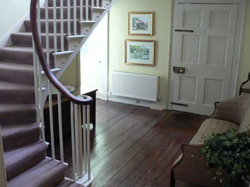 Entrance hall at Georgian house near Cambridge, A1146 (photo 6)