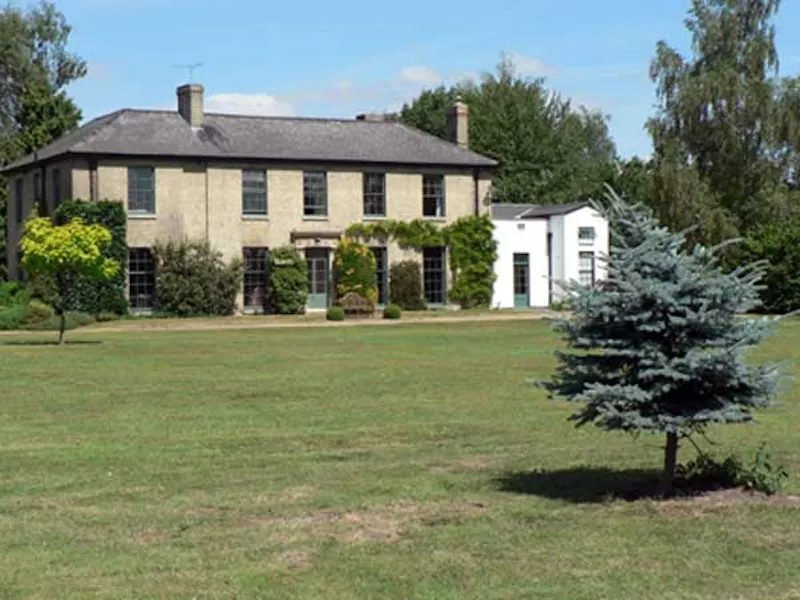 Garden at Georgian house near Cambridge, A1146 (photo 8)