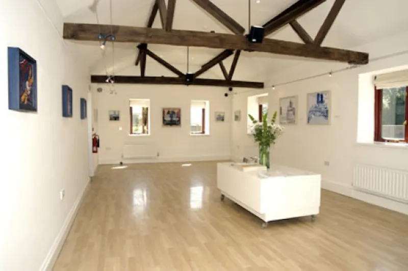 Gallery at Bognor Regis studio barn, L565 (photo 1)