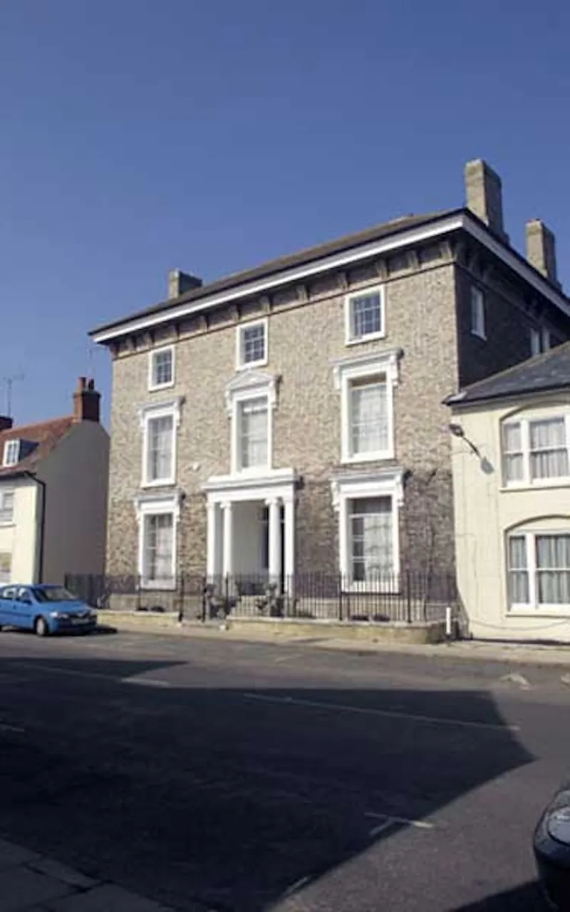 Georgian house by River Crouch, A1171 (photo 1)