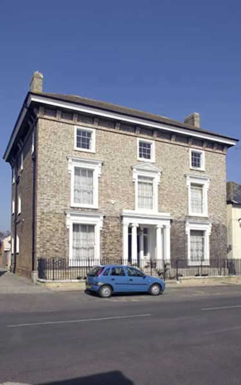 Georgian house by River Crouch, A1171 (photo 2)