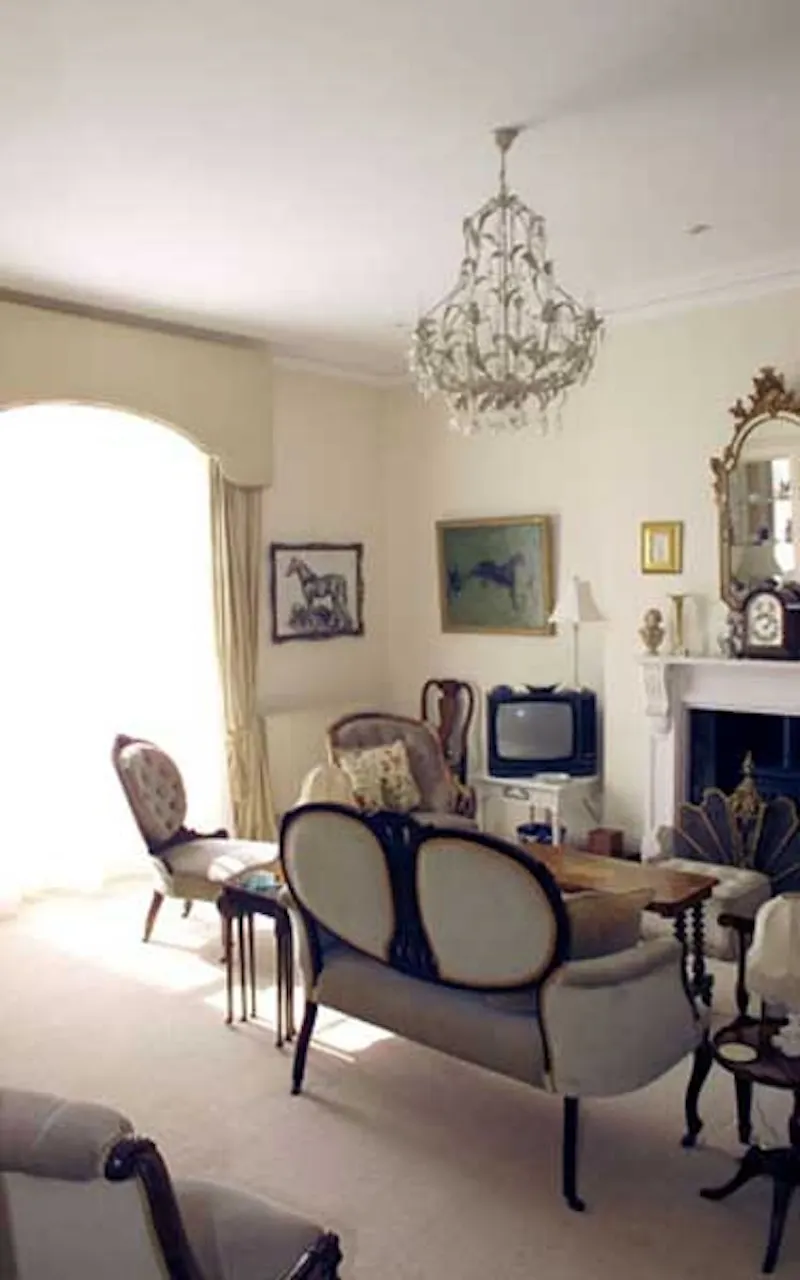 Drawing room at Georgian house by River Crouch, A1171 (photo 4)