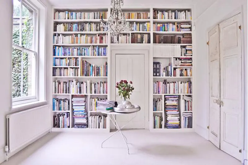 Library at White-on-white Herne Hill house, B139 (photo 4)