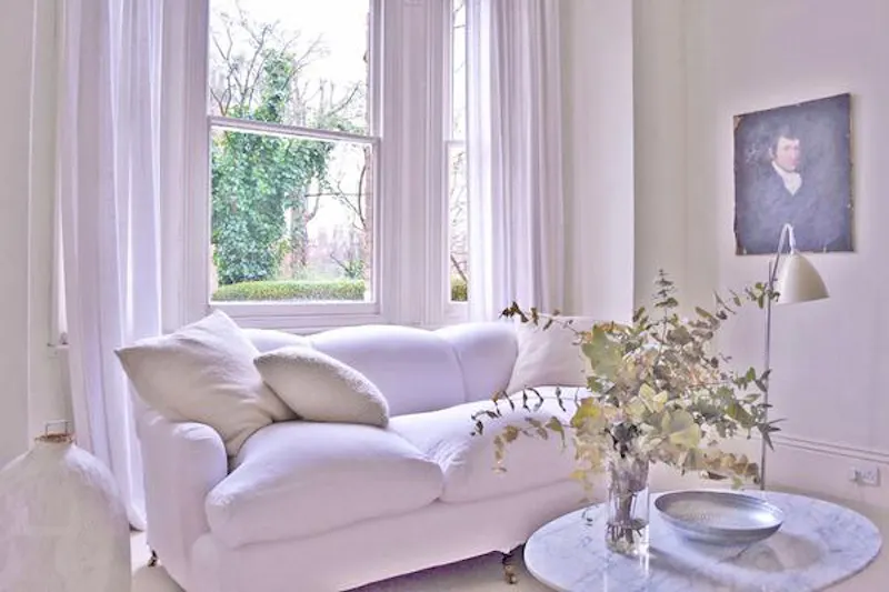 White-on-white Herne Hill house, B139 (photo 8)
