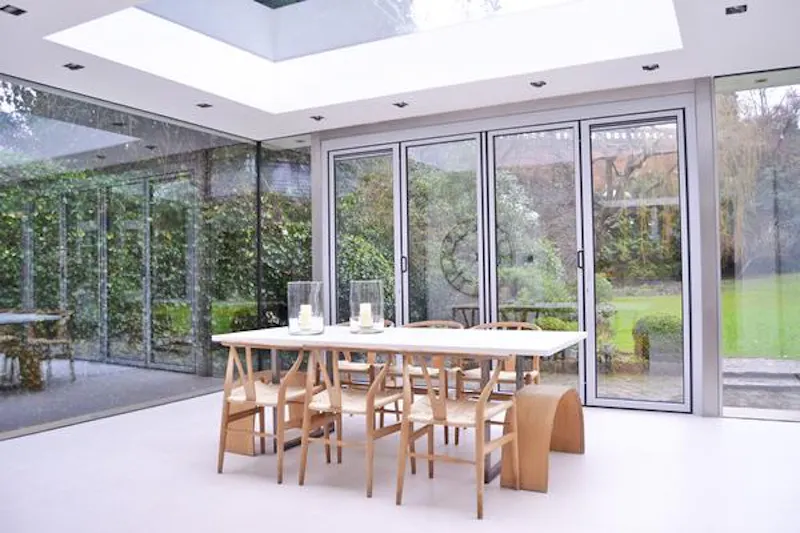 Dining room at White-on-white Herne Hill house, B139 (photo 13)