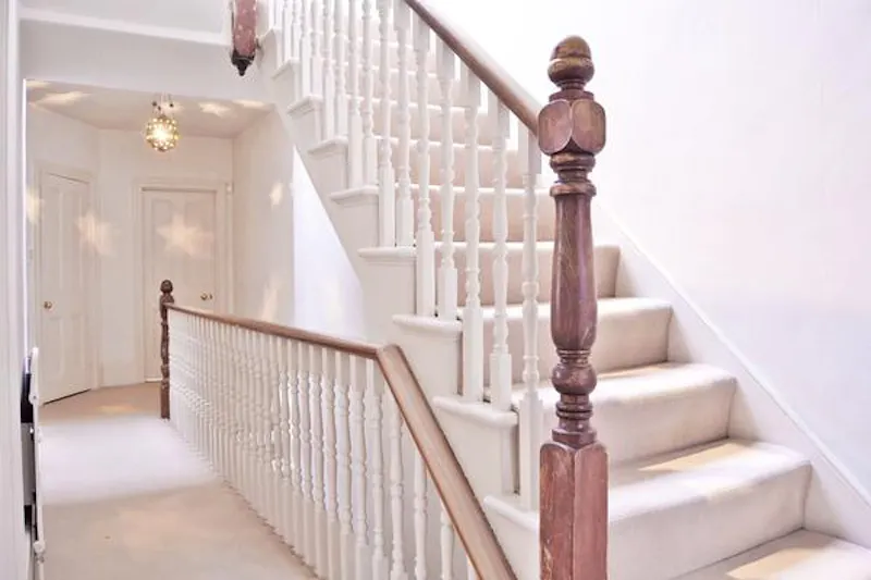 Staircase at White-on-white Herne Hill house, B139 (photo 21)