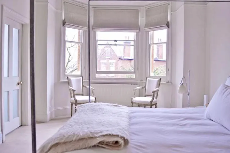 White-on-white Herne Hill house, B139 (photo 29)