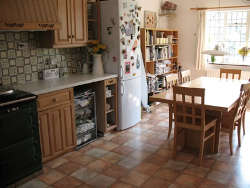Kitchen at Rickmansworth detached house, C781 (photo 5)