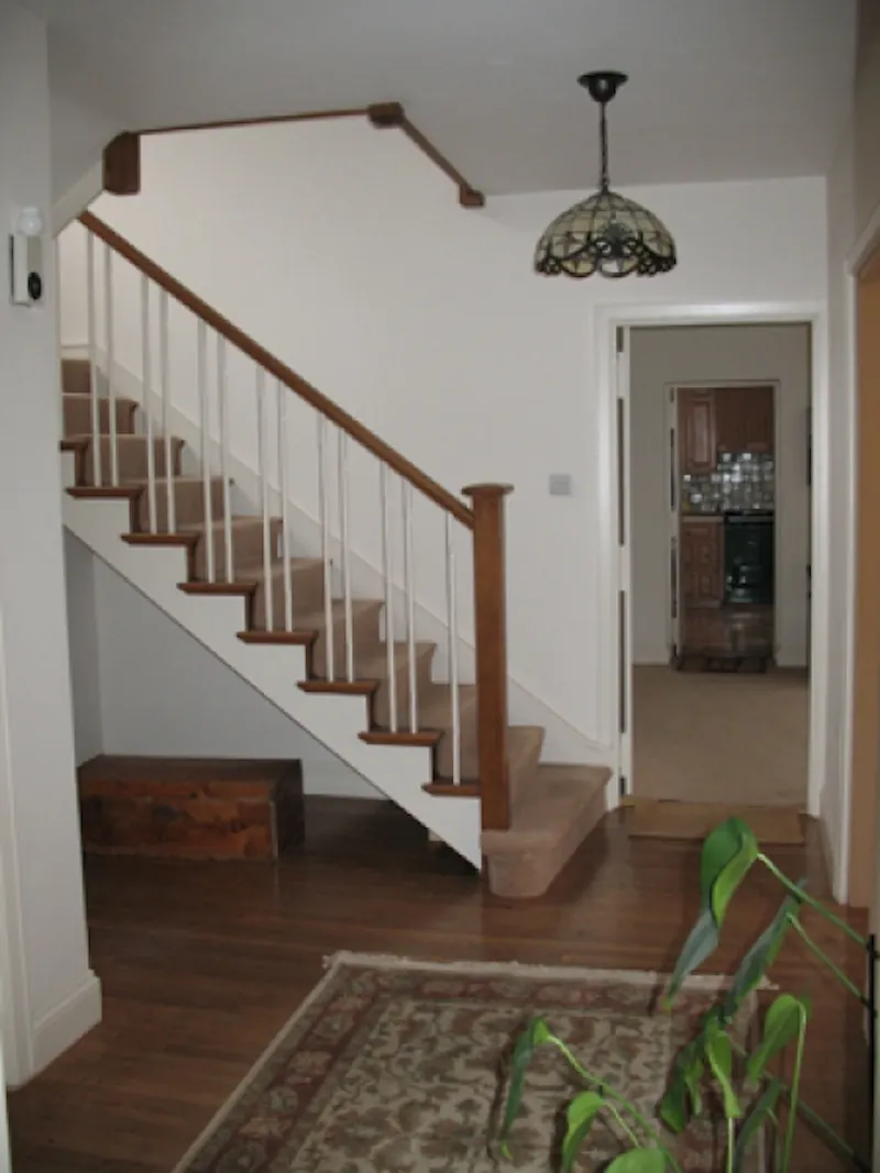Entrance hall at Rickmansworth detached house, C781 (photo 6)