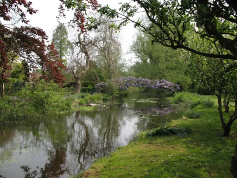 Lake at Rickmansworth detached house, C781 (photo 13)
