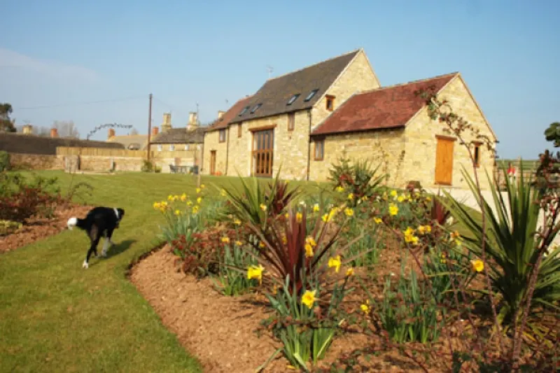 Garden at Ebrington barn conversion, L589 (photo 10)