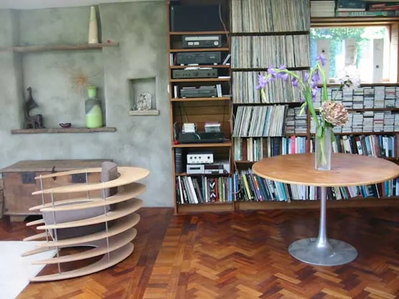 Library at Nutley cube house, D1239 (photo 9)