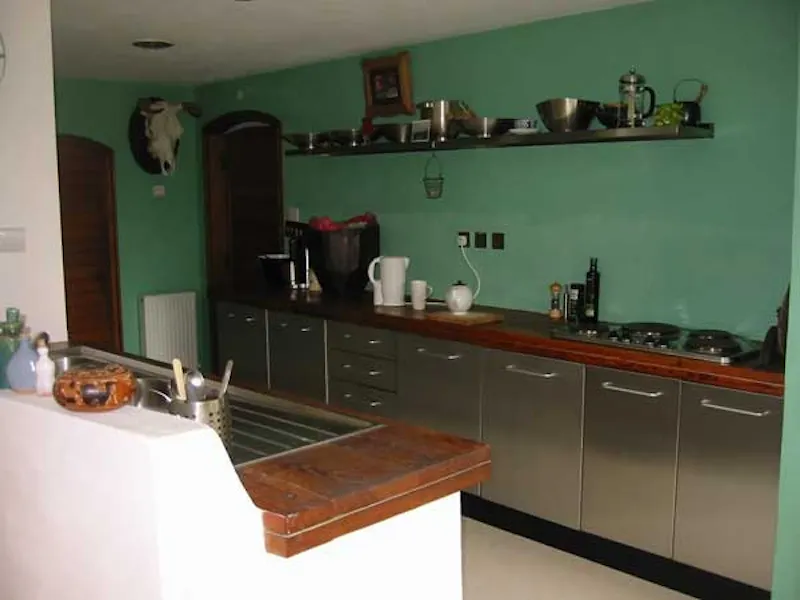 Kitchen at Nutley cube house, D1239 (photo 13)