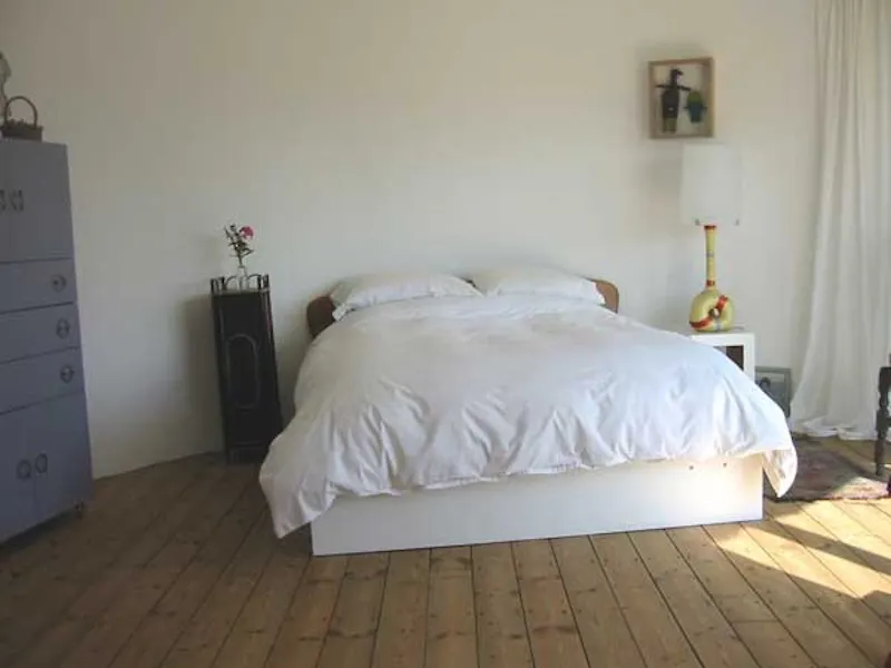 Bedroom at Nutley cube house, D1239 (photo 19)