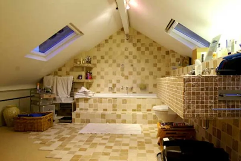 Bathroom at Terraced family home in Camden, B1431 (photo 15)