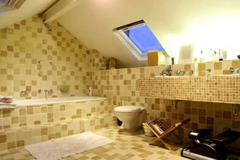 Terraced family home in Camden, B1431 (photo 16)