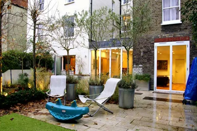 Terrace/Patio at Terraced family home in Camden, B1431 (photo 24)