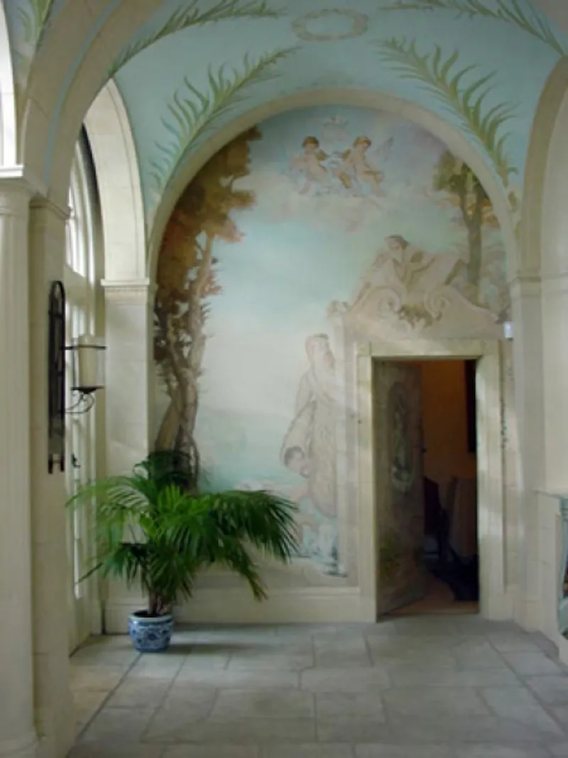 Entrance hall at Tunbridge Wells estate, L579 (photo 3)