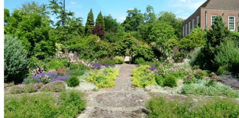 Garden at Tunbridge Wells estate, L579 (photo 9)