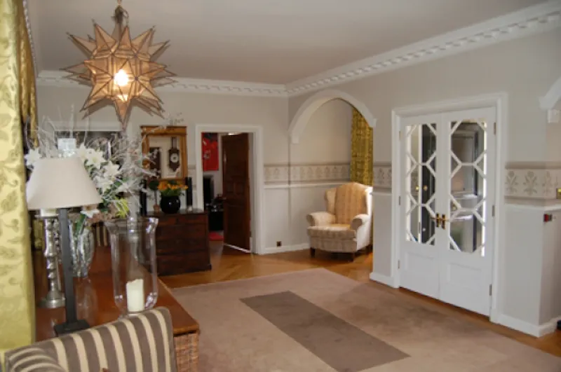 Entrance hall at Substantial Betchworth manor , A474 (photo 8)