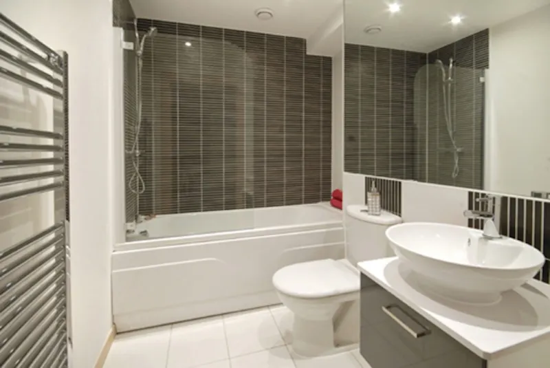 Bathroom at Central Birmingham apartment, K334 (photo 8)