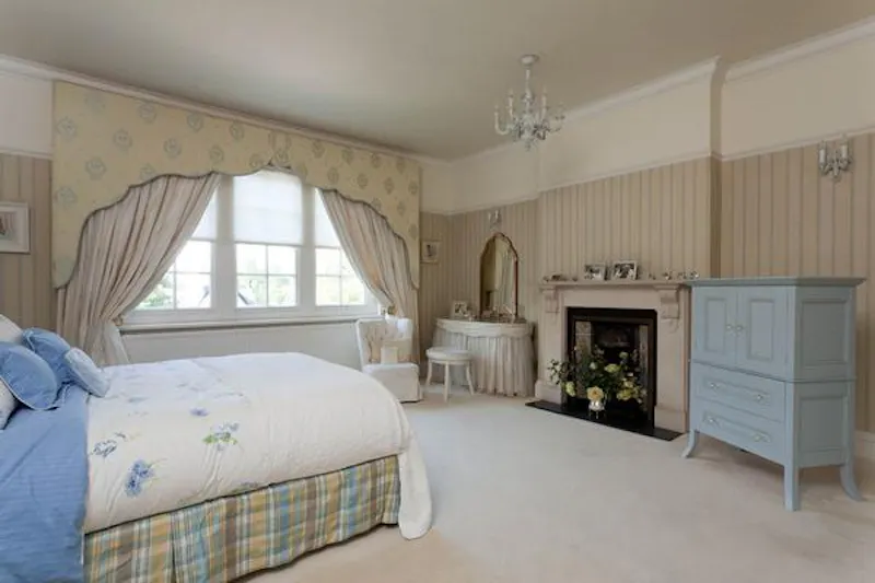 Friern Barnet family house, E230 (photo 28)
