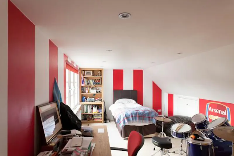 Bedroom at Friern Barnet family house, E230 (photo 36)
