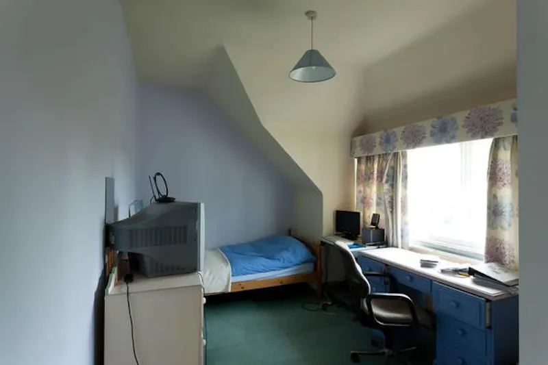 Bedroom at Friern Barnet family house, E230 (photo 37)