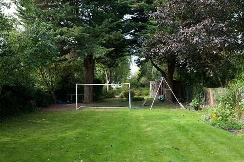 Garden at Friern Barnet family house, E230 (photo 41)