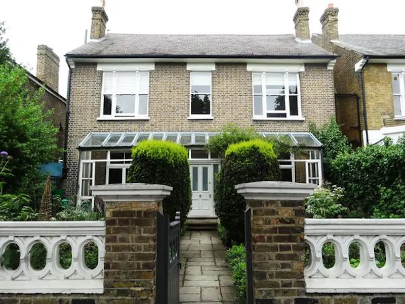 Gate at White City family house, B1270 (photo 1)